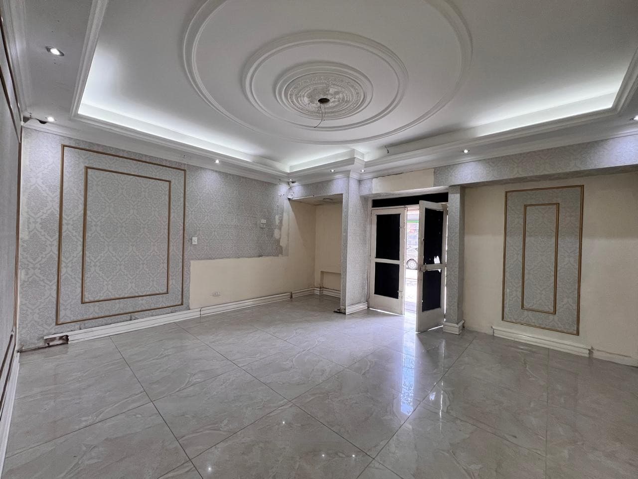 Se Renta Local De 268m2 Con Vitrina Sobre la Quinta