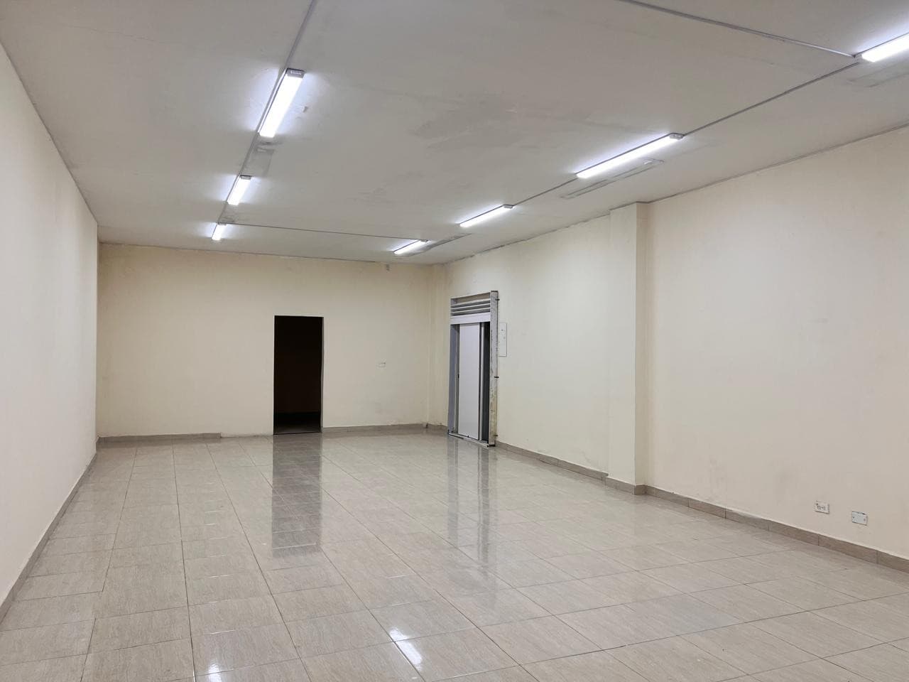 Se Renta Local De 268m2 Con Vitrina Sobre la Quinta — foto 2