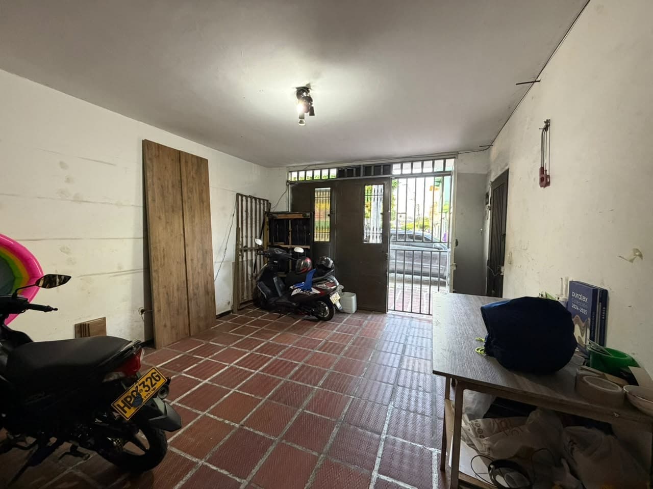 Se Vende casa de 2 pisos, Bretaña Centro de Cali, rentas cortas — foto 9