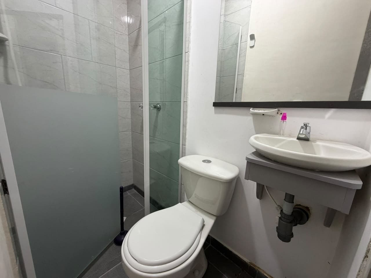 Se Vende casa de 2 pisos, Bretaña Centro de Cali, rentas cortas — foto 17