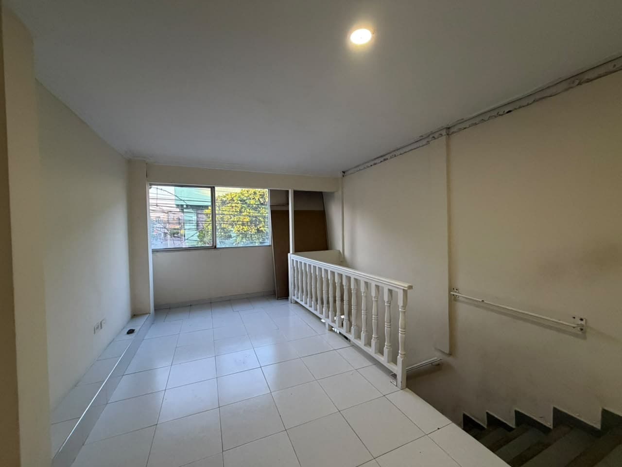 Se Vende casa de 2 pisos, Bretaña Centro de Cali, rentas cortas — foto 2