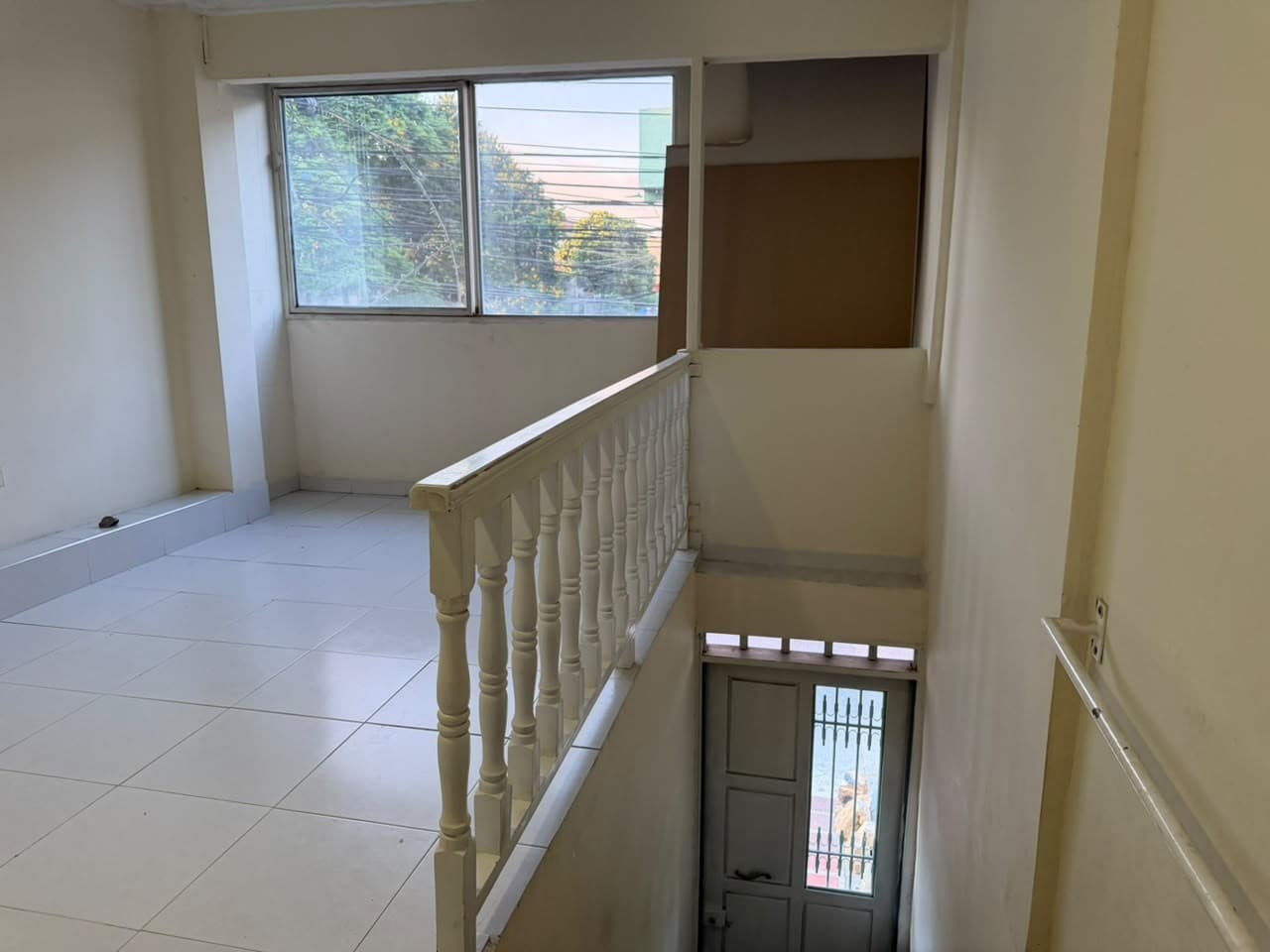 Se Vende casa de 2 pisos, Bretaña Centro de Cali, rentas cortas